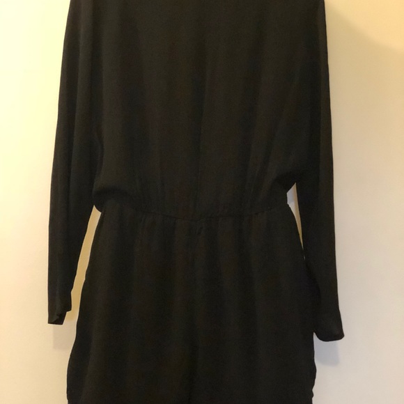 ๐น๐บ๐ฅ๐๐๐ธ๐บ๐น๐ฅ๐๐ฅ๐บ๐นBlack open front romper - Picture 3 of 7